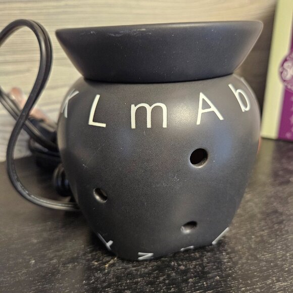 New Retired Scentsy Warmer ABCs Best Teachers Teach From The Heart Mid-Size - Picture 3 of 6
